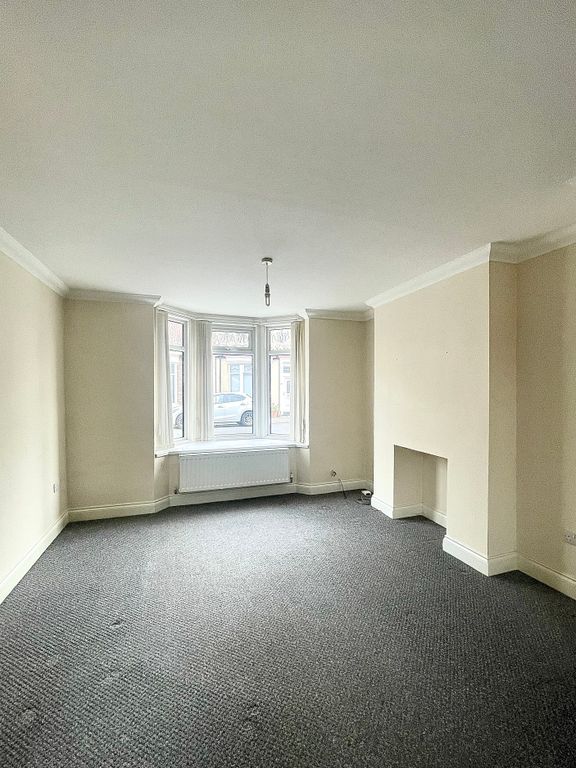 Property photo 3 of 11 Living Room