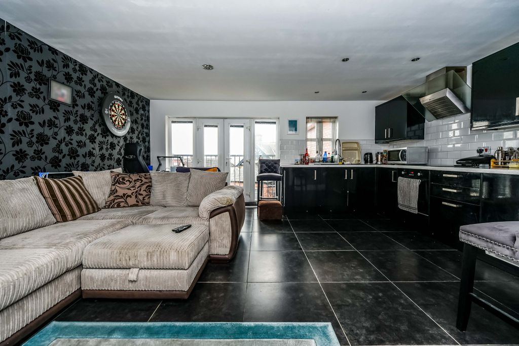 Property photo 3 of 7