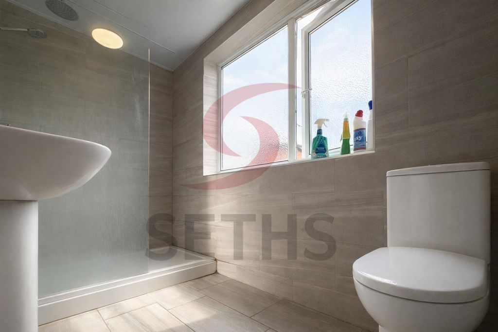 Property photo 3 of 5 Shared Shower