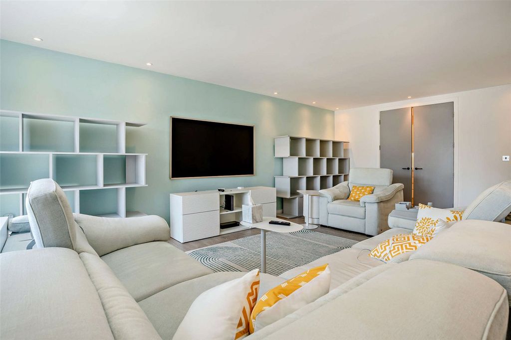 Additional image 4 of 2 bed flat for saleGreyfriars Road, Cardiff CF10
