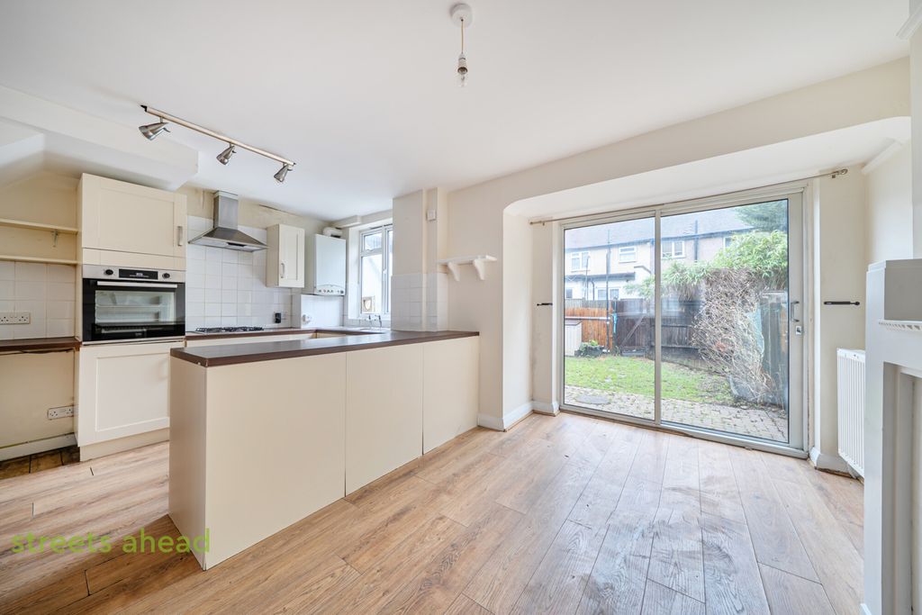 Property photo 3 of 11 67E255c3-F32c-4A8...