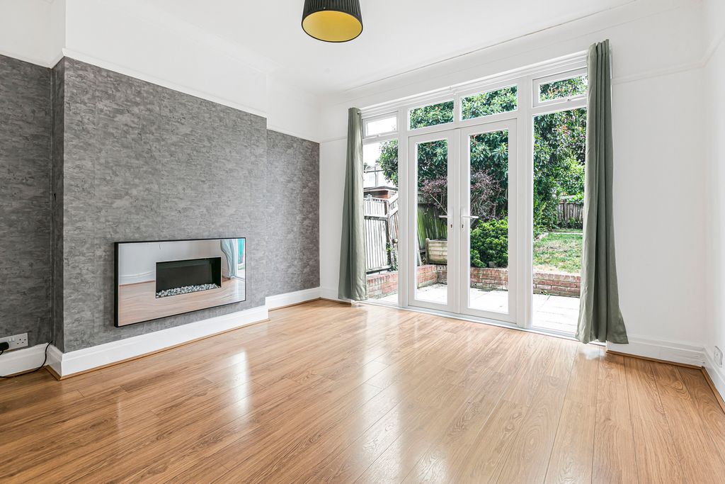 Property photo 3 of 14 11_61651
