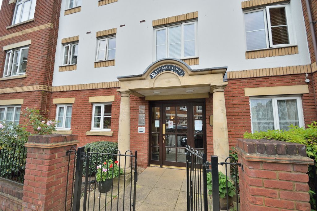 Property photo 2 of 11 Entrance