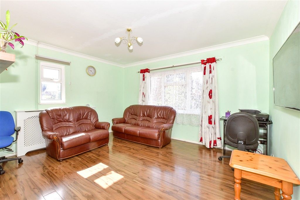 Property photo 2 of 12 Lounge