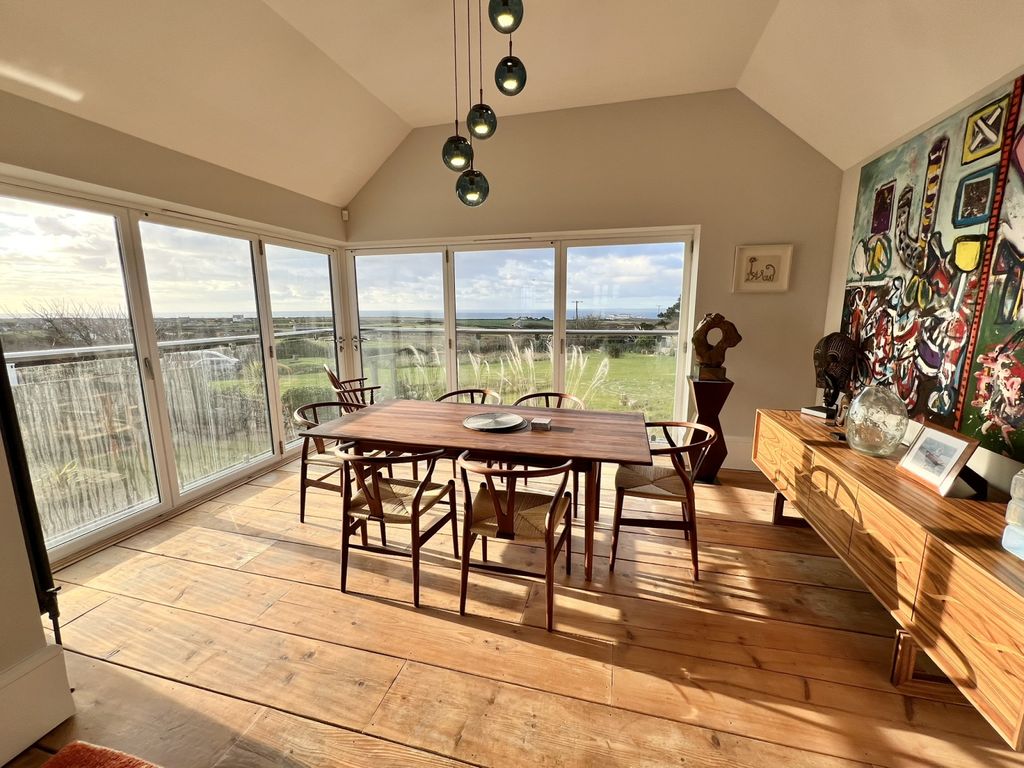 Property photo 3 of 17 Gallery