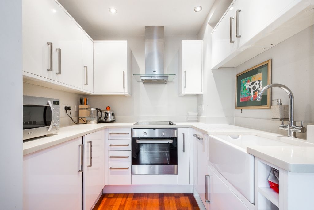 Property photo 2 of 11 Kitchen