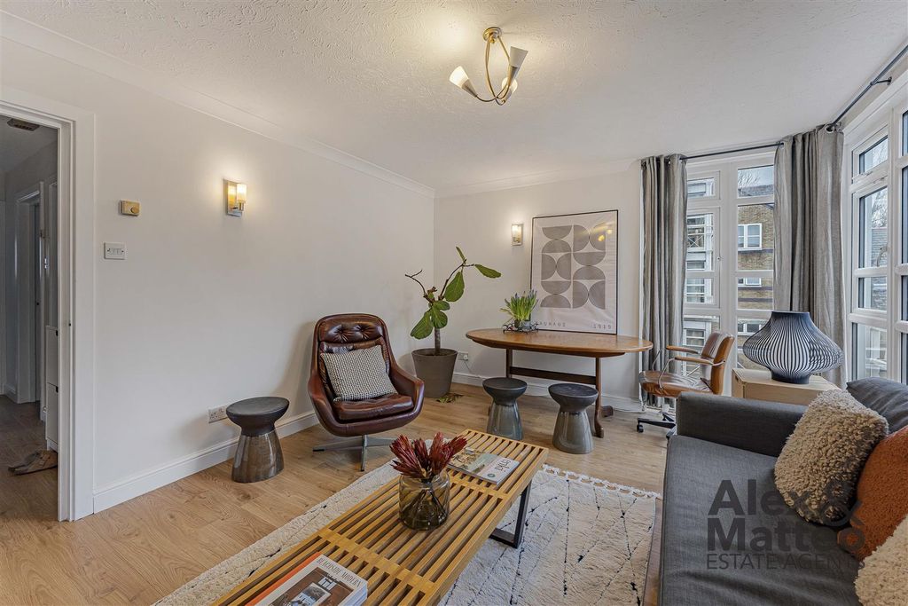 Property photo 2 of 13 Derwent Court