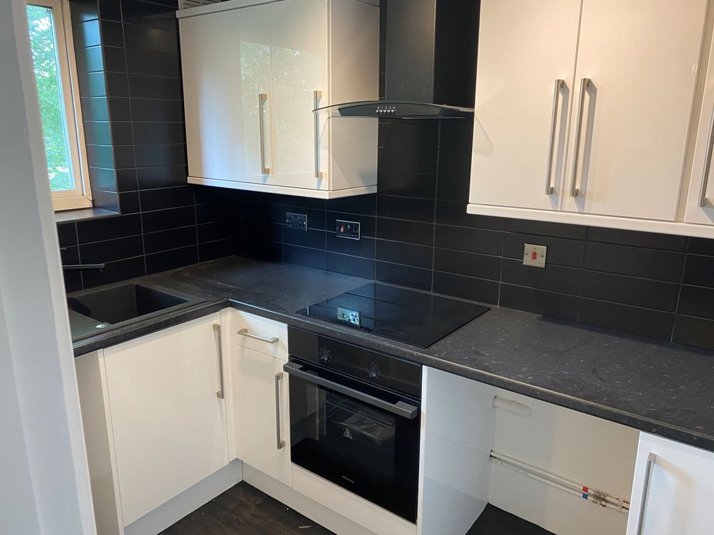 Property photo 2 of 6 Kitchen