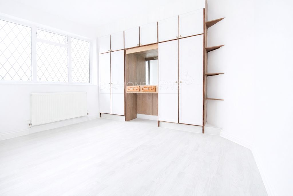 Property photo 3 of 7 Photo 1