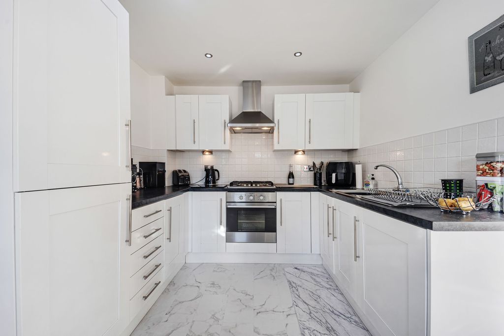 Property photo 3 of 24