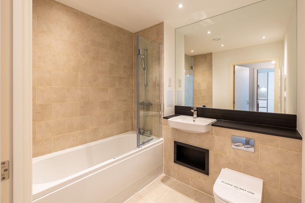 Property photo 1 of 6 Bathroom