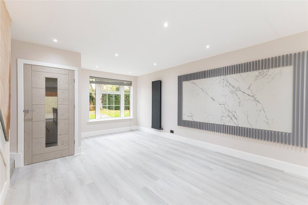 Property photo 3 of 14 Picture No. 33