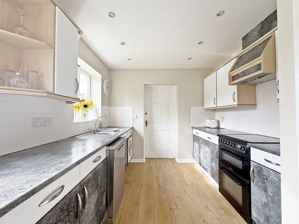 Property photo 3 of 33 Kitchen