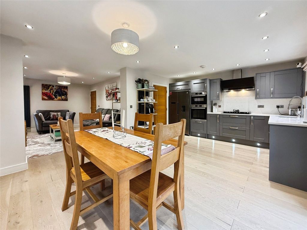 Property photo 3 of 27 Picture No. 10