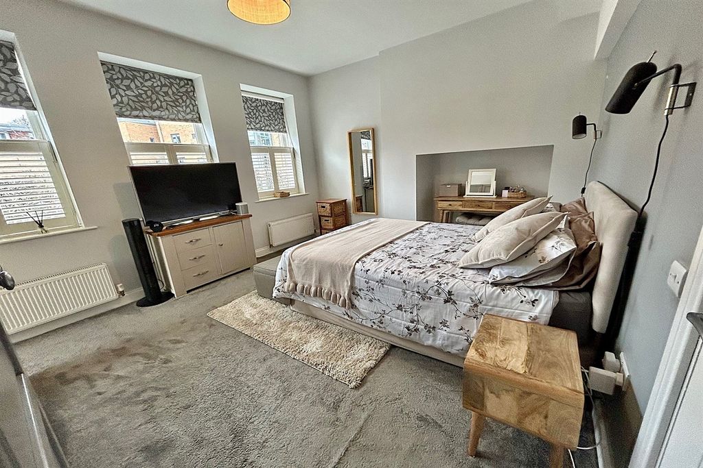 Property photo 3 of 23 Bedroom 1