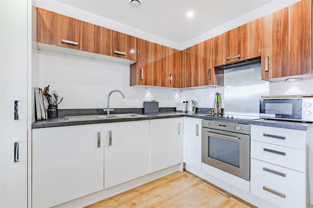 Property photo 3 of 13 Kitchen