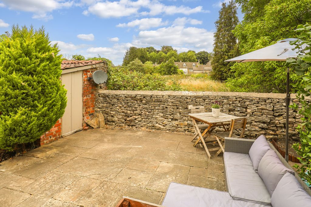 Property photo 2 of 14