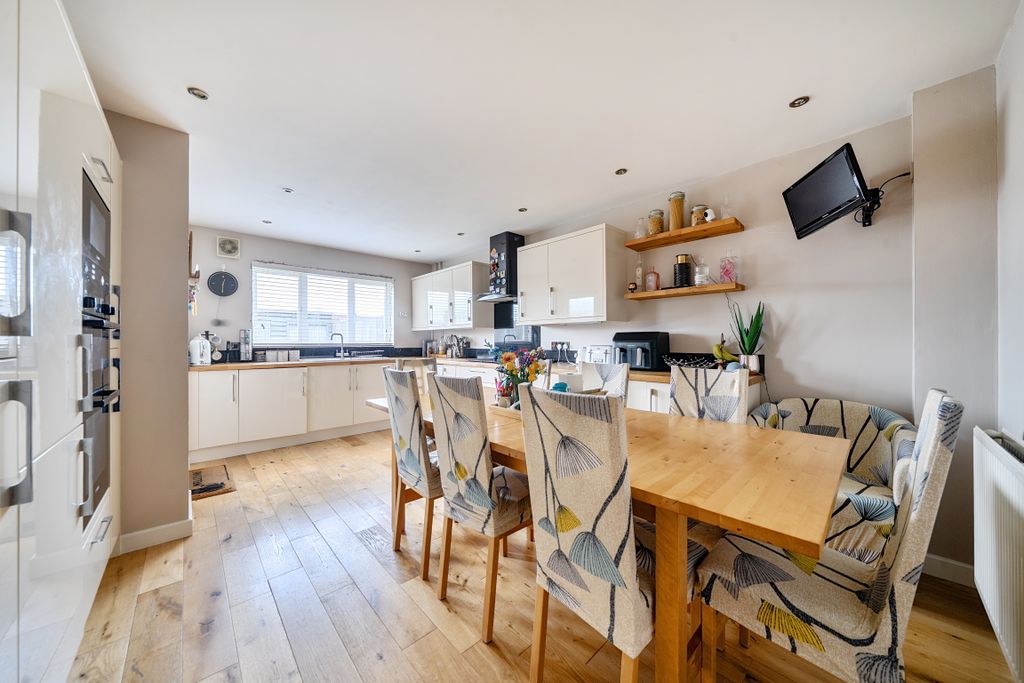 Property photo 2 of 12 152234411