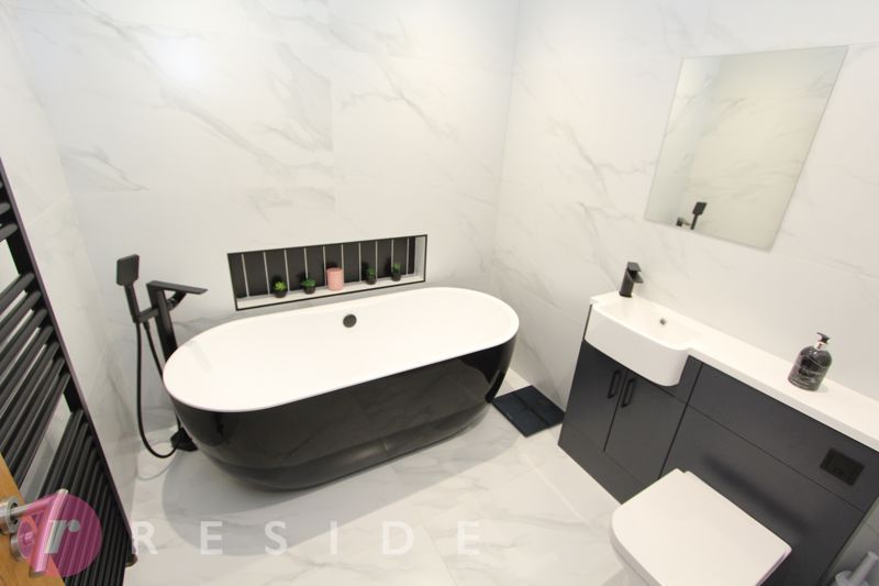 Property photo 3 of 17 Bathroom