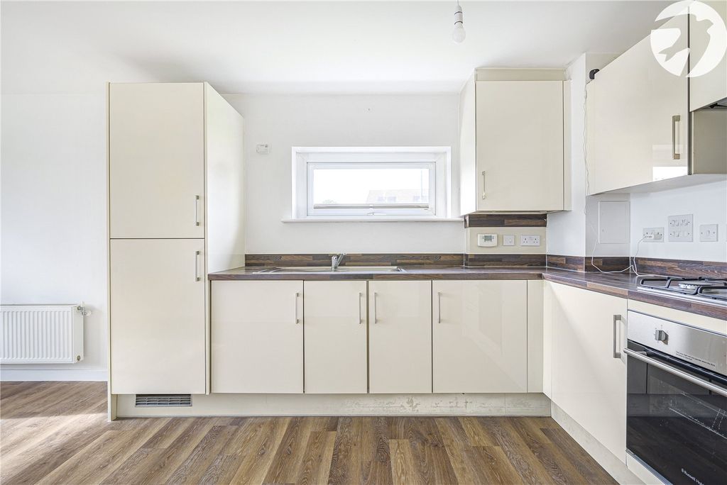 Property photo 2 of 19 Kitchen
