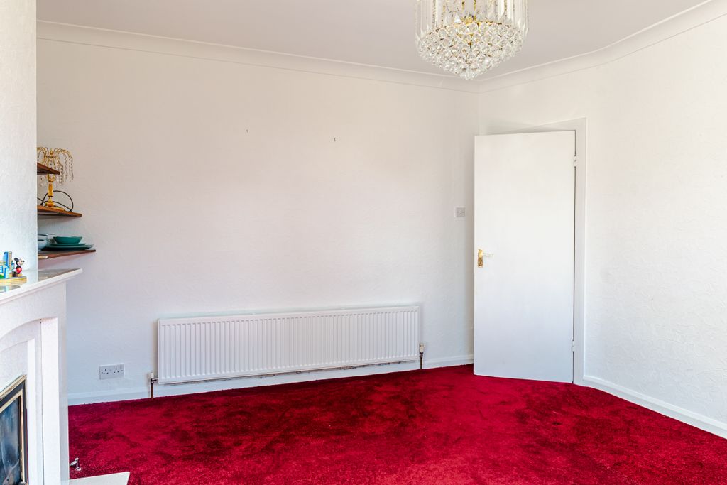 Property photo 3 of 22 Lounge2