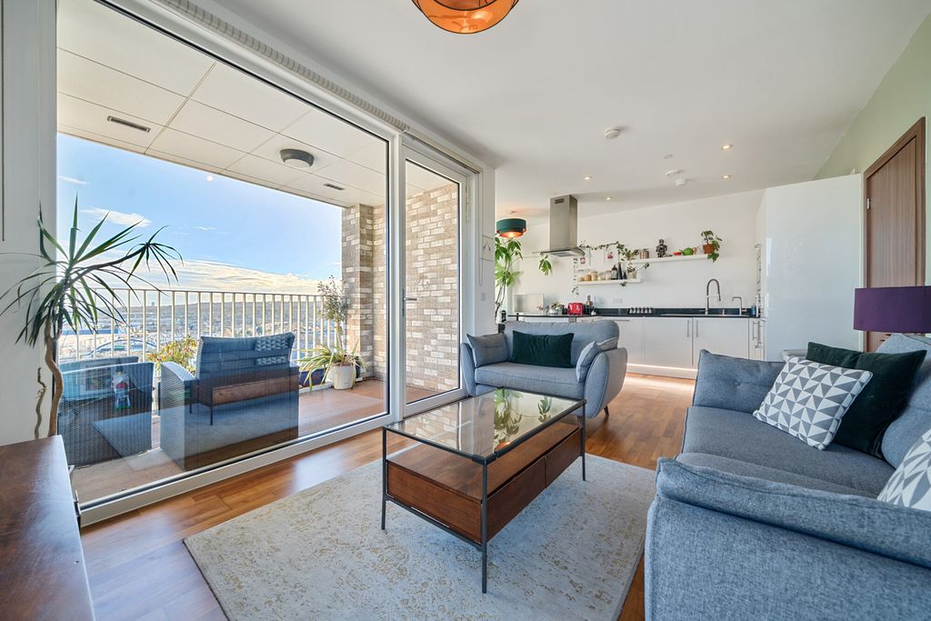 Property photo 3 of 20 Reception