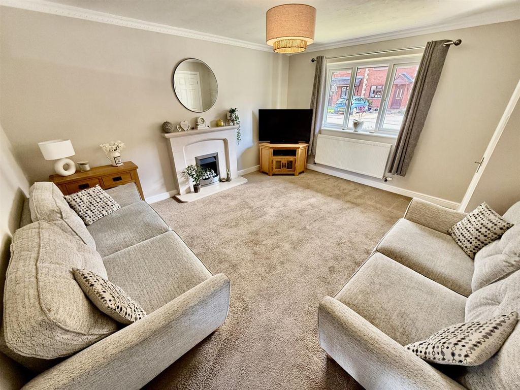 Property photo 2 of 10 Lounge