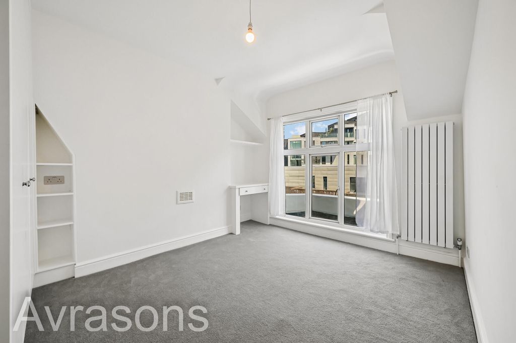 Property photo 2 of 10 Bedroom