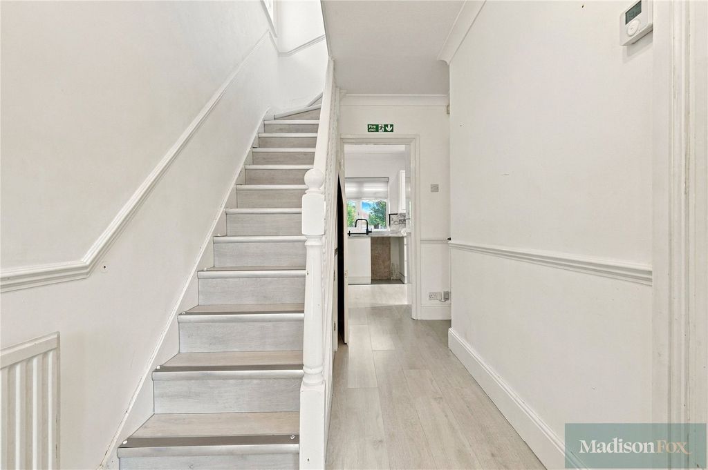 Property photo 2 of 26 Picture No. 15