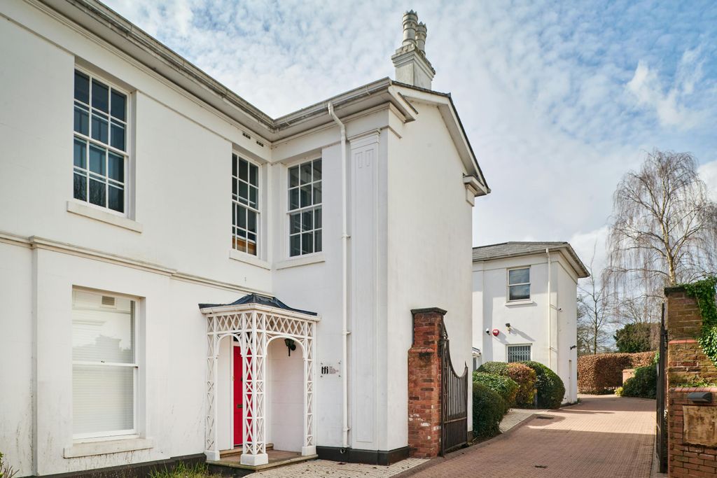 Property photo 3 of 15 Externals_Dsc_0669_240313_Bar_42 Calthorpe Rd_Hi Res.Jpg