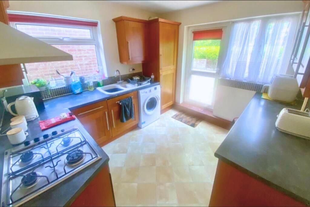 Property photo 2 of 10 Kitchen: