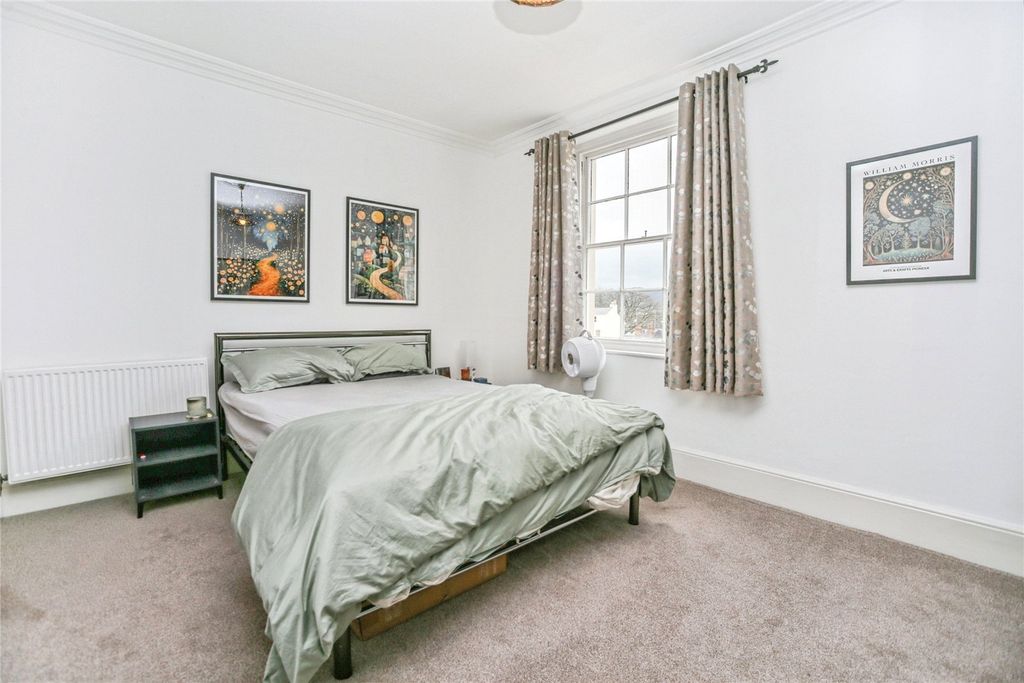 Additional image 4 of 3 bed flat to rentPittville Lawn, Cheltenham, Gloucestershire GL52