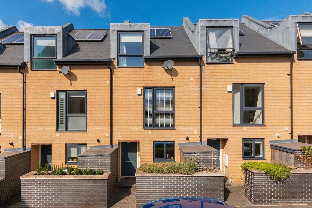 Property photo 2 of 40 0S7Frbr - External G.Jpg