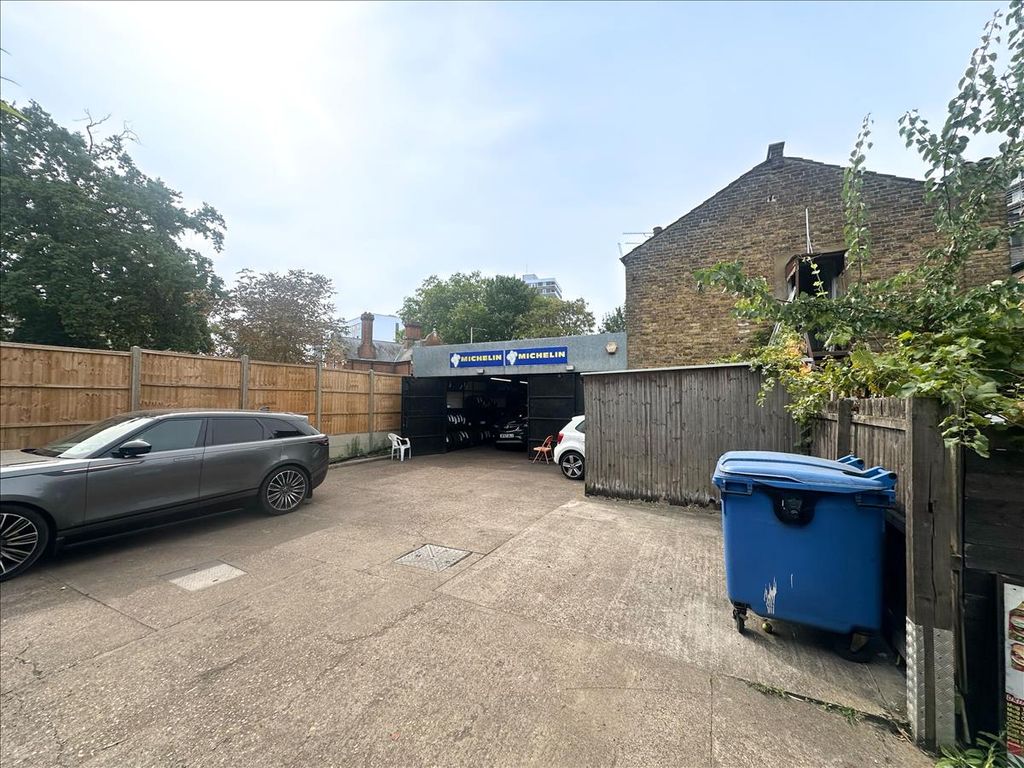 Property photo 3 of 14