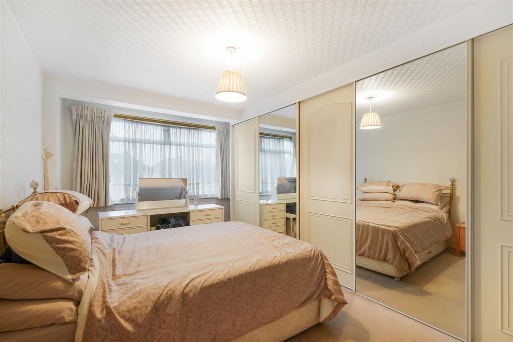 Property photo 3 of 13 21 Oldborough Road - Zvjxmykpaw21Qkrakidg.Jpg