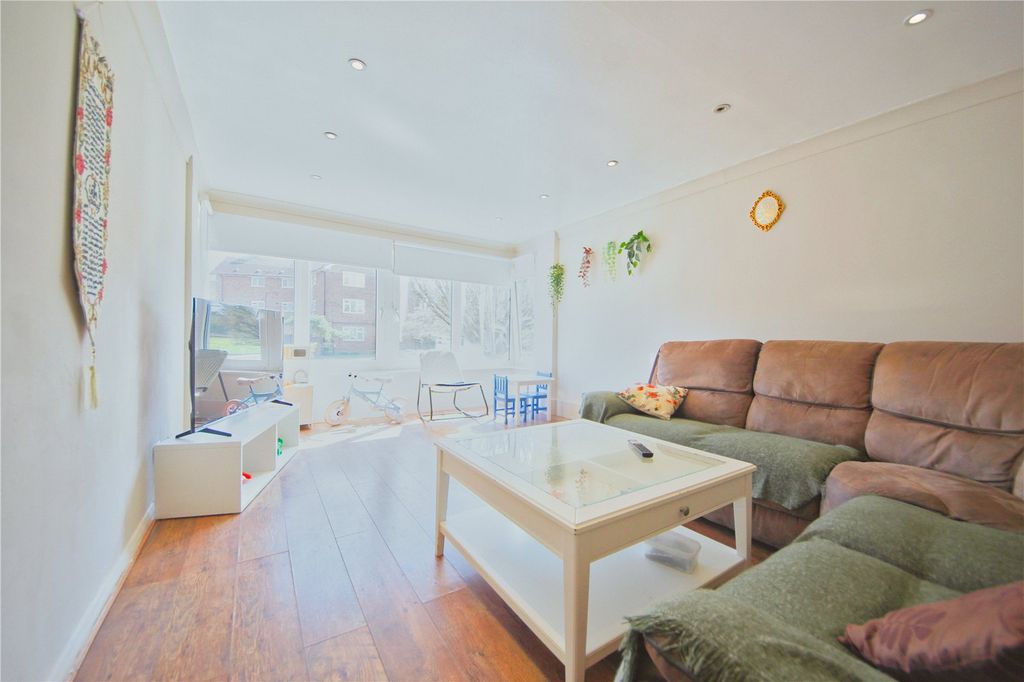Property photo 2 of 16 Picture No. 13