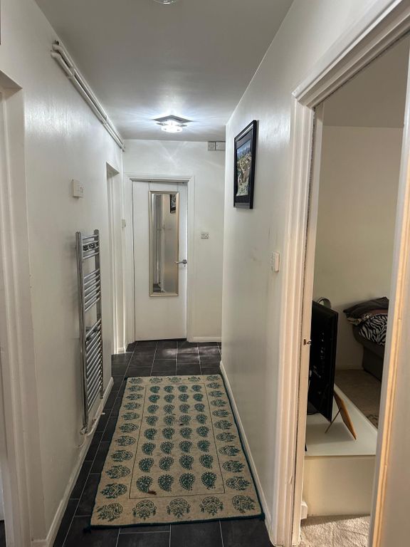 Property photo 2 of 19 Hall Way