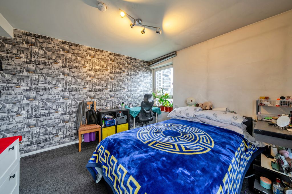 Property photo 2 of 16 Bedroom