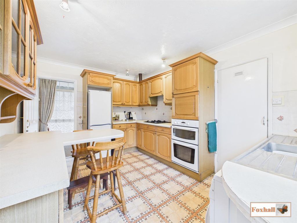 Property photo 2 of 20 Kitchen