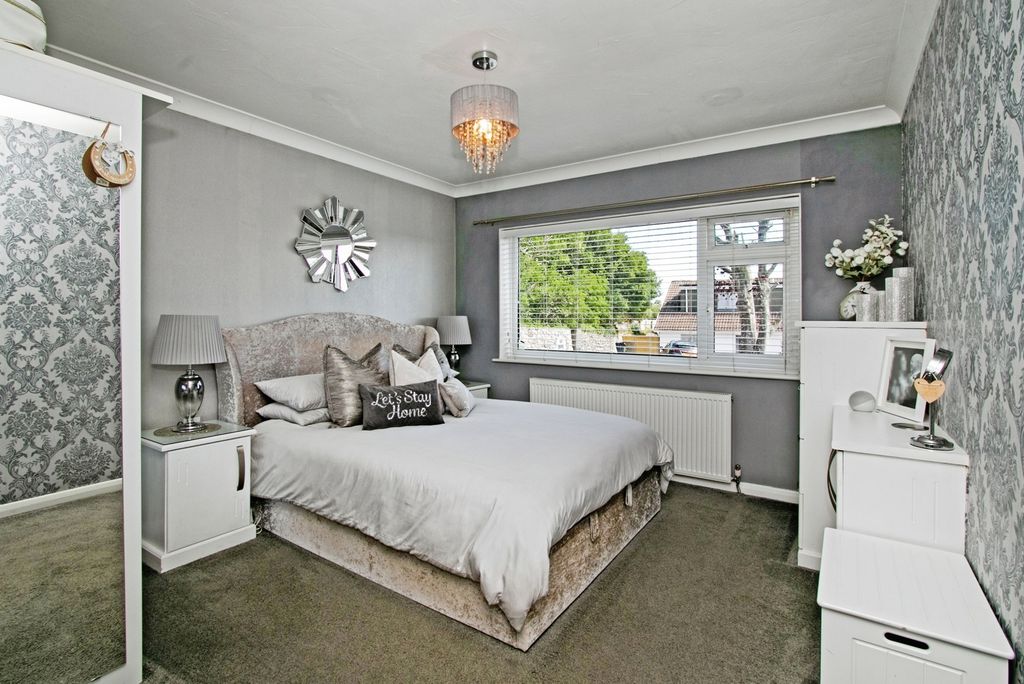 Property photo 3 of 17 Photo