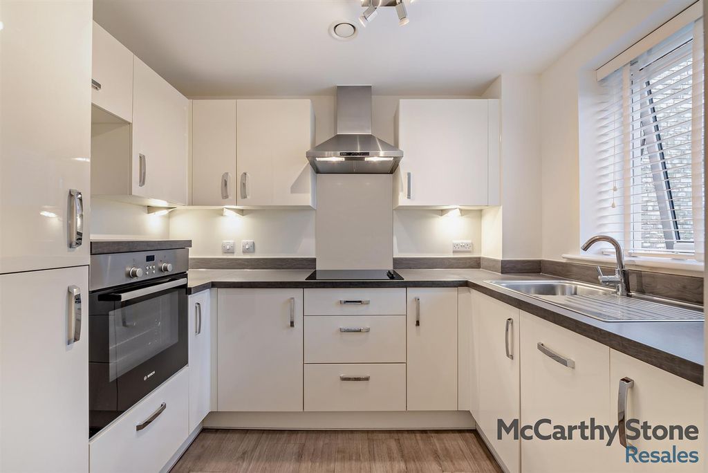 Property photo 2 of 10 8666747-Interior09-800.Jpg