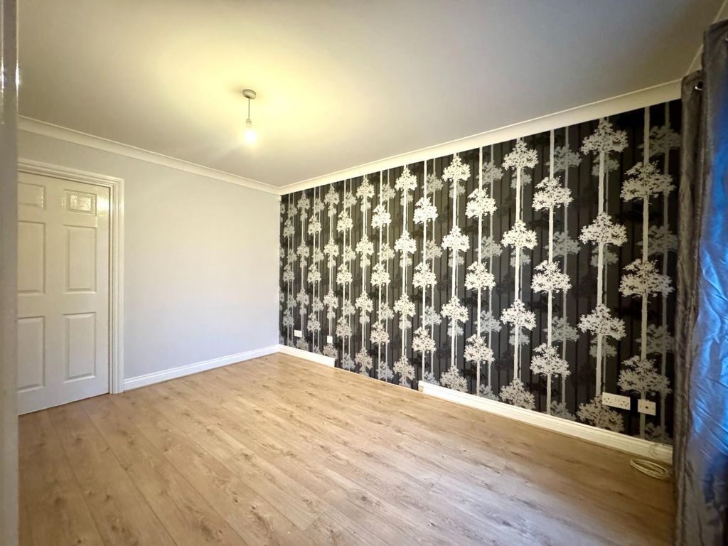 Property photo 2 of 10 Lounge