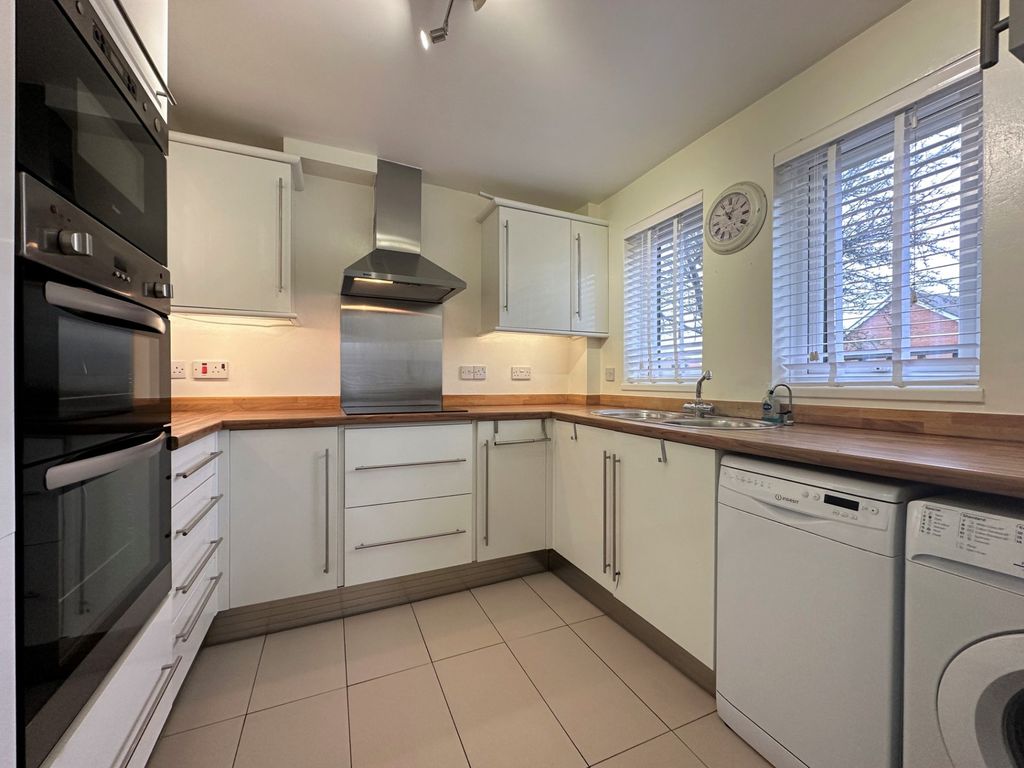 Property photo 2 of 8 Picture No. 12