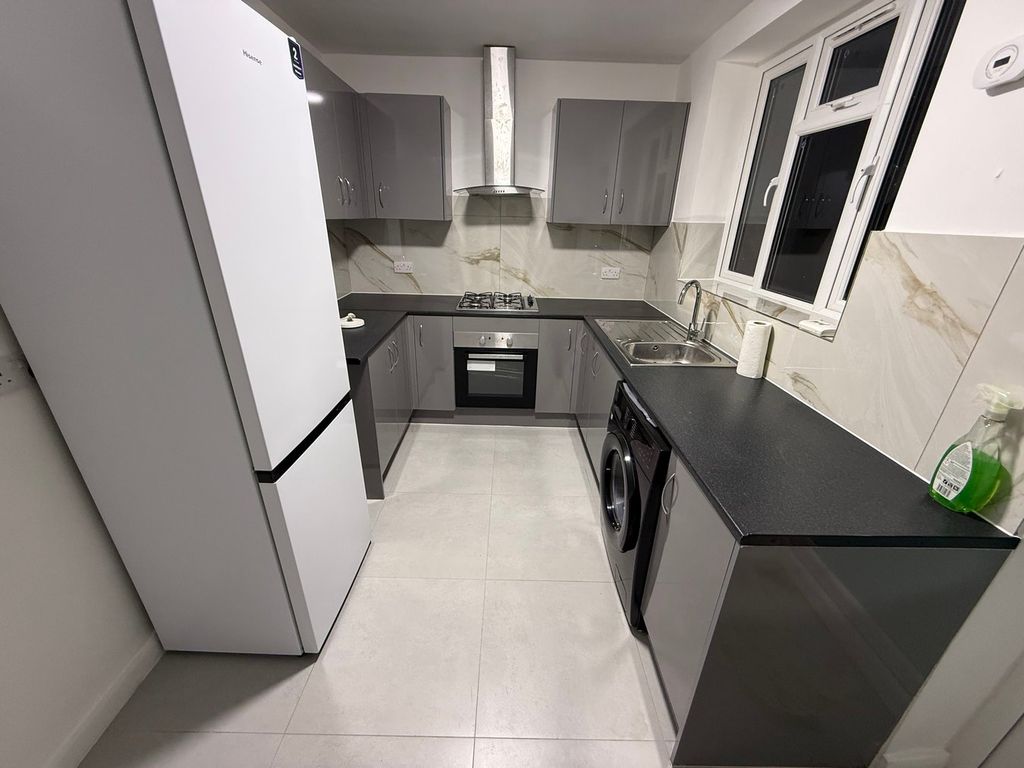 Property photo 3 of 13 Kitchen