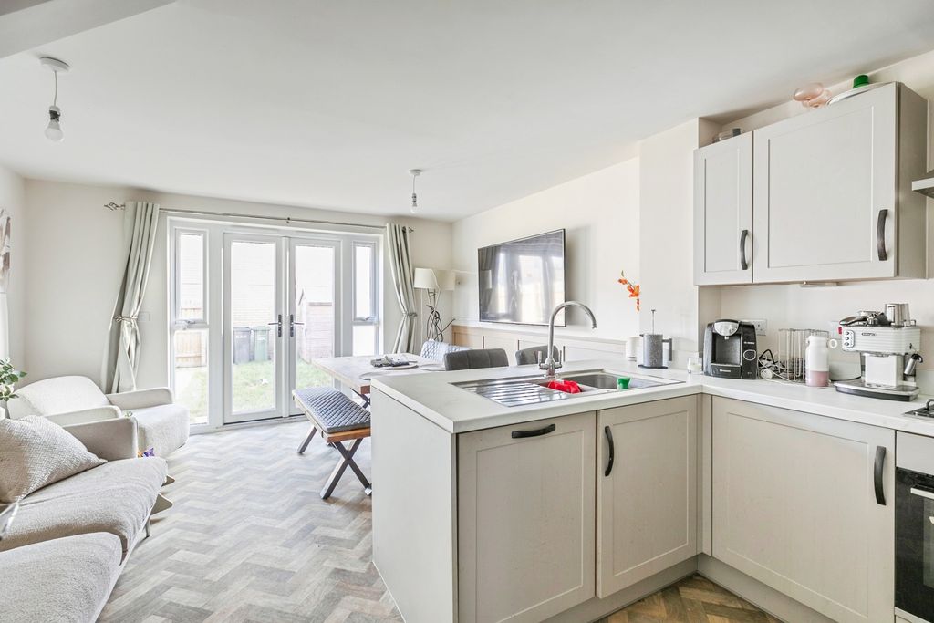 Property photo 2 of 17 Pbox-Img.Jpg