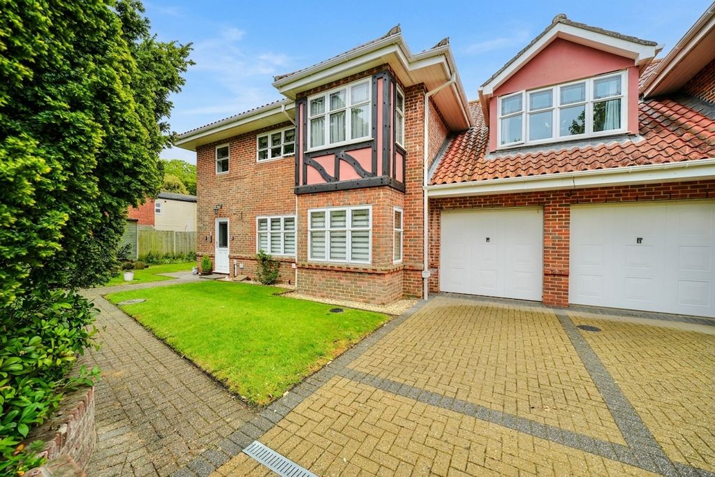 Property photo 1 of 24