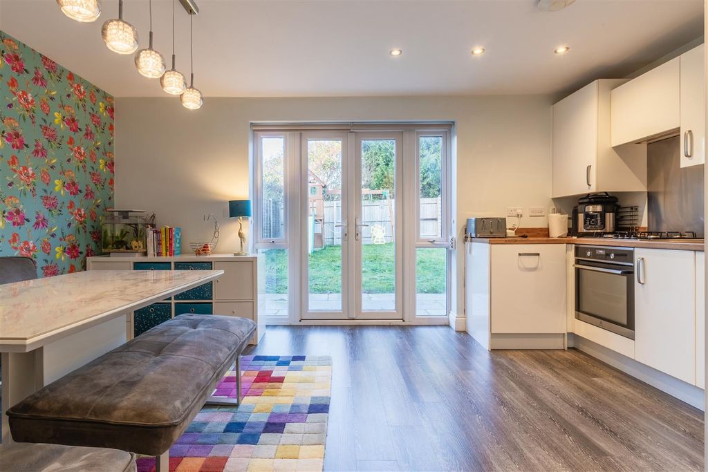 Property photo 2 of 32