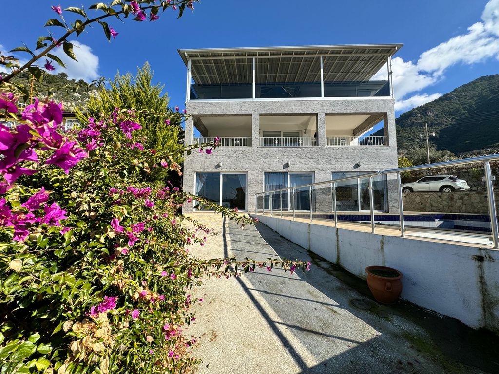 Property photo 3 of 25 Blissful Detached Villa For Sale In Uzumlu, Fethiye - A Triplex Detached Villa With Five Bedrooms