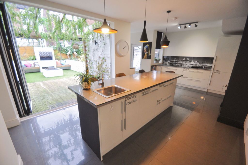 Property photo 2 of 39