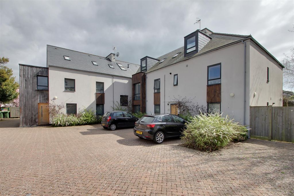 Property photo 1 of 7 External